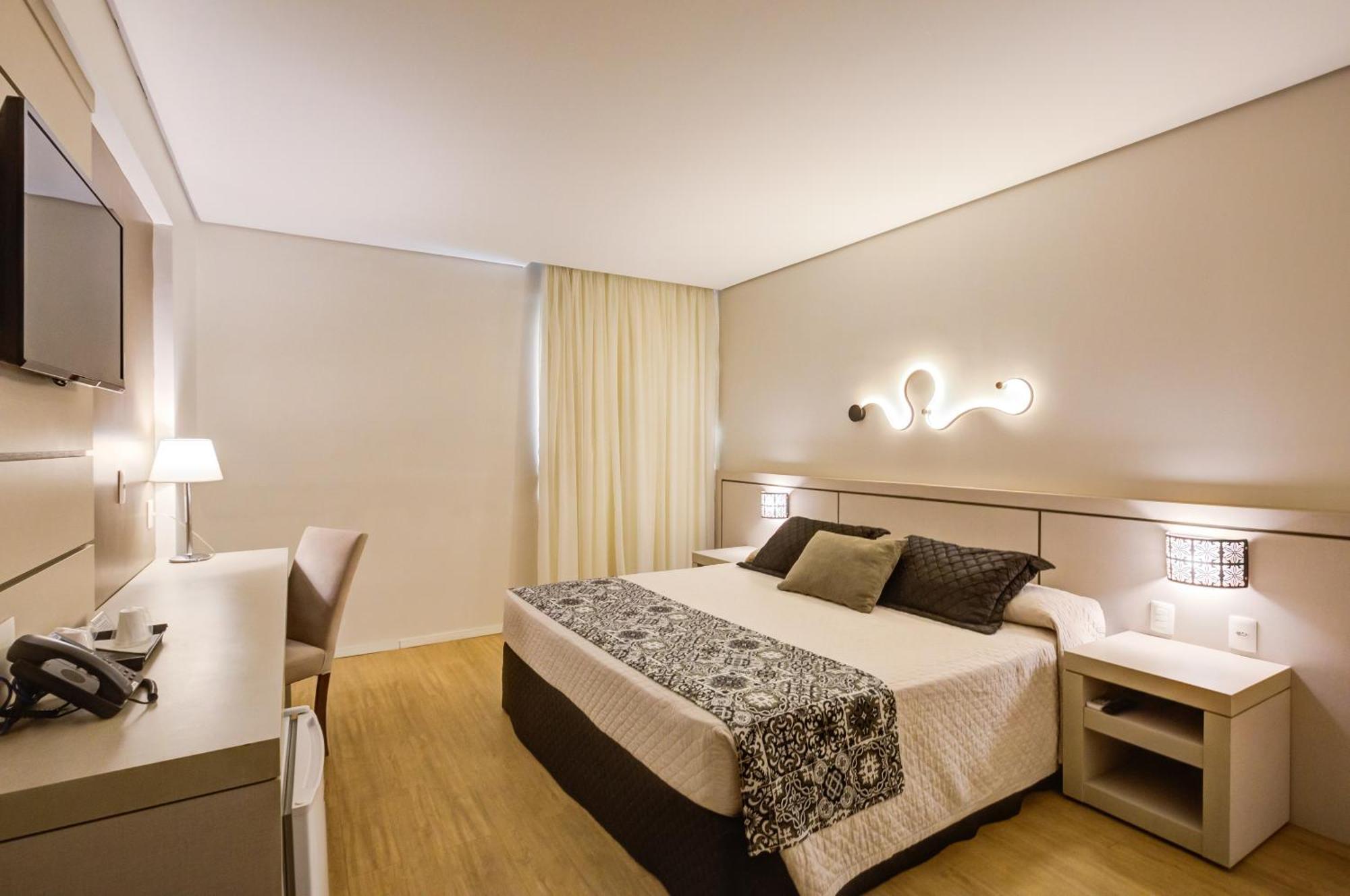 פוז דו איגואסו Viale Tower Hotel מראה חיצוני תמונה